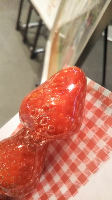 東京ソラマチのストロベリーマニアのいちご飴